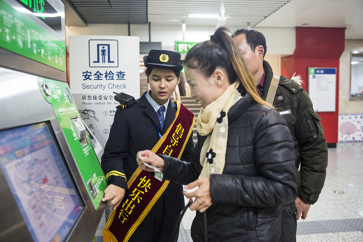 2023年北京站小红帽还服务旅客吗帮我用180字详细描述