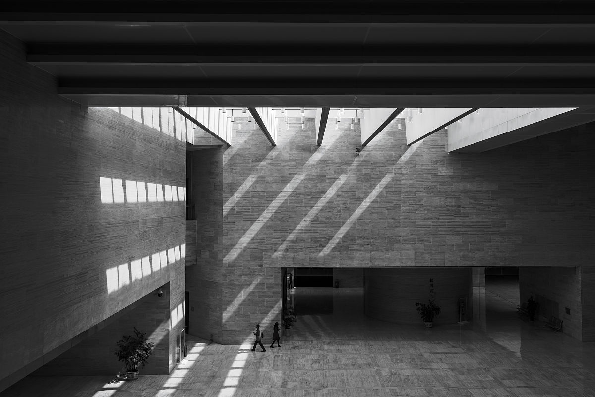 深度解读《人权之门》：历史、概念、实践与挑战