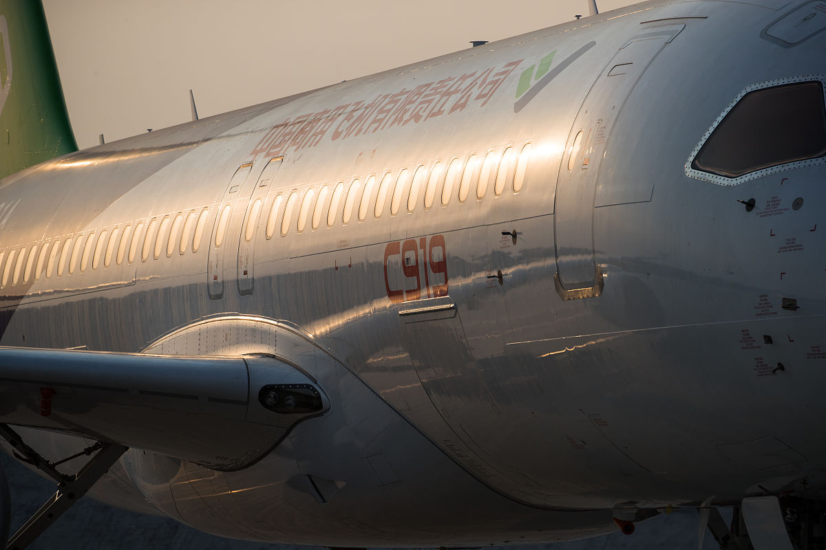 A220客机的机翼采用什么轻合金梯度复合材料