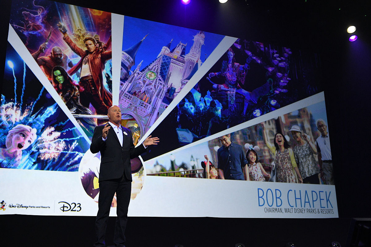 鲍勃·察佩克(bob chapek)资料图.disney parks at d23 expo 2017 - s