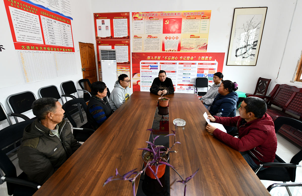 写一篇在五月份相关事件的社区每周例行会议记录