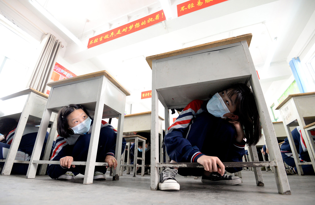 2020年5月12日,河北邯郸,邯山区滏河学校初中部的学生