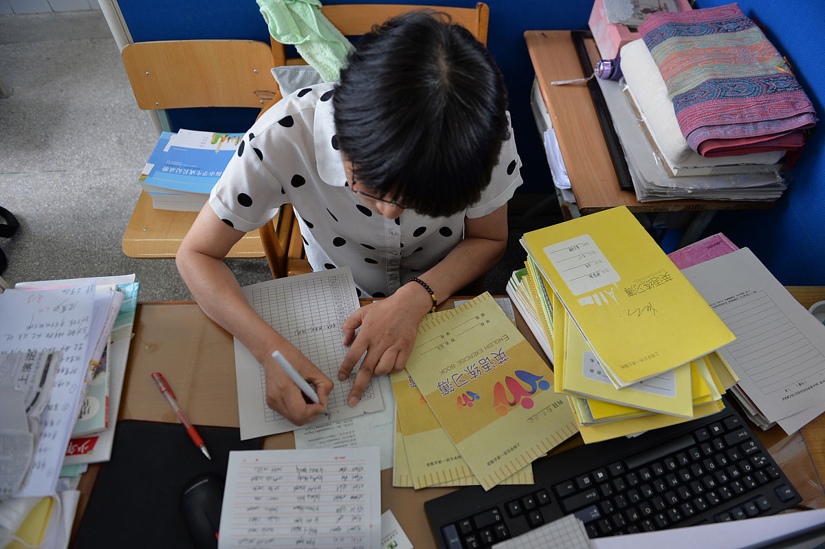 如何引导孩子养成自我检查作业的好习惯？