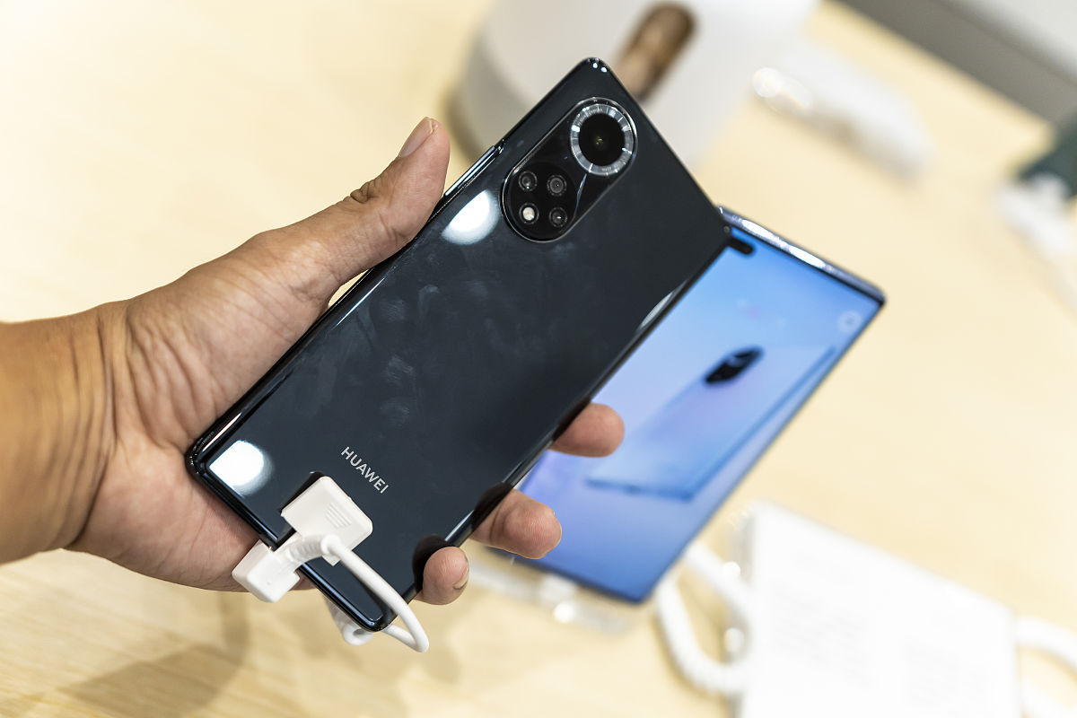 华为Mate9：旗舰智能手机，性能强劲，双摄像头拍照出色