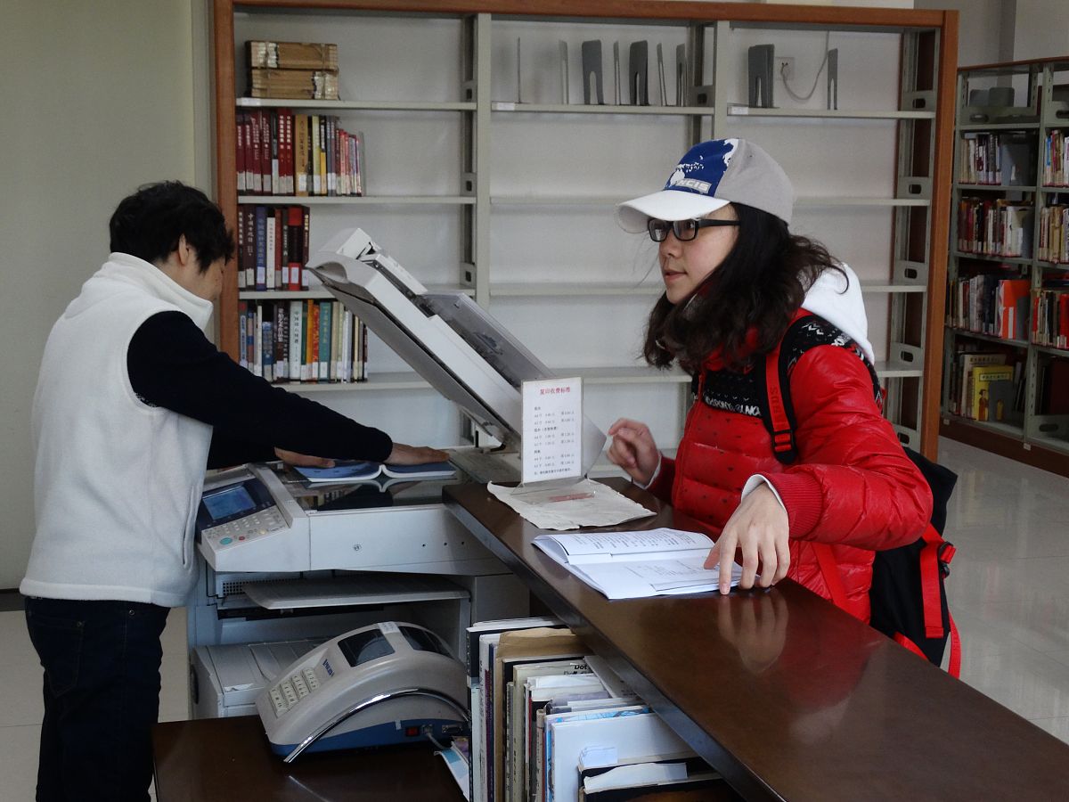 大学生打扫图书馆的劳动日记