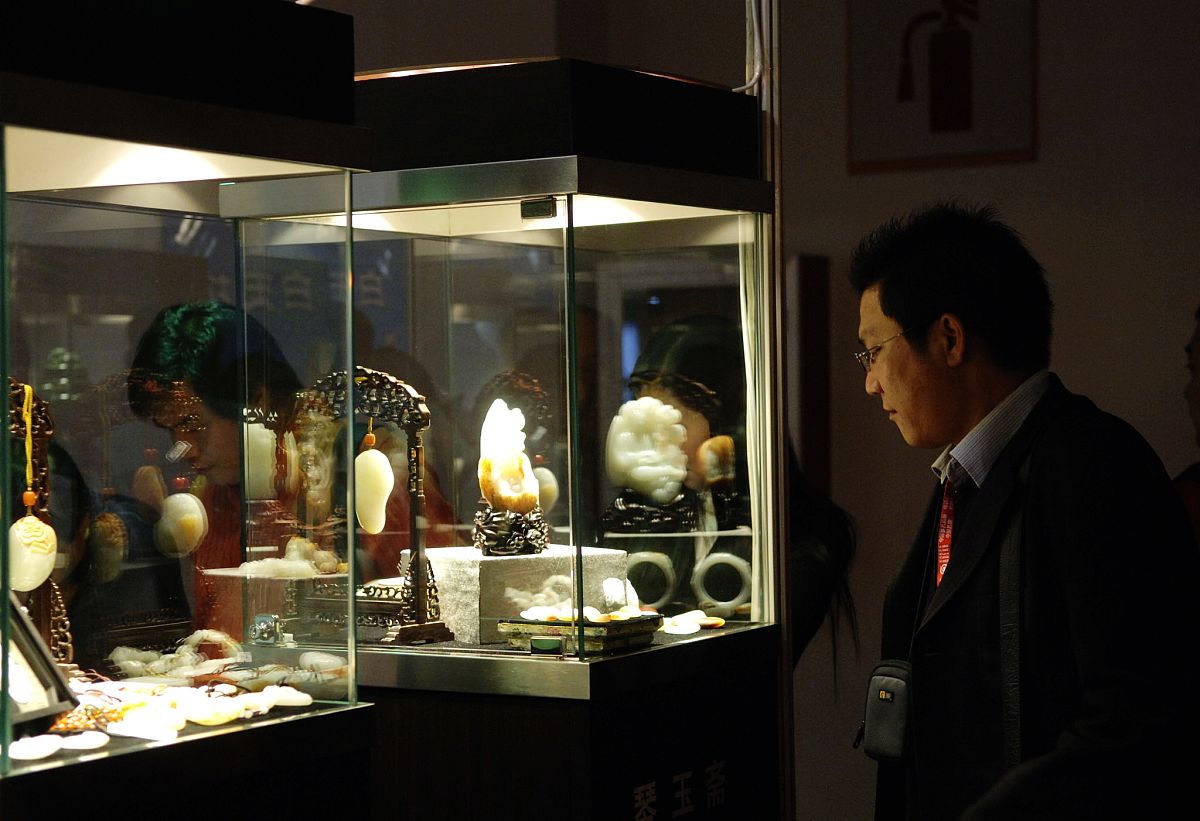 竹山县职业技术集团学校珠宝玉石加工与营销专业怎么样？就业前景如何？