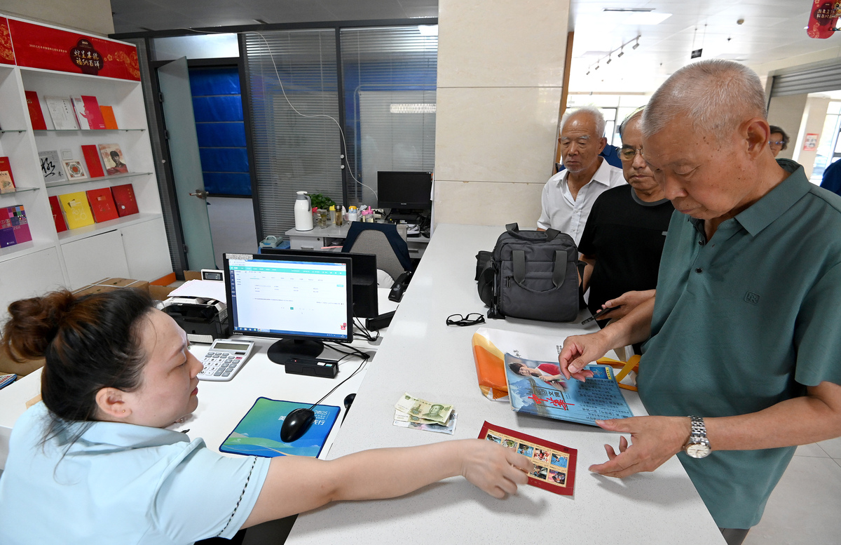 修改：经了解目前洛阳市智慧助老产品的供给主体相对较少涉及养老服务的科技单位主要的经营项目是在智慧养老系统的开发方面专门研发智慧助老产品的企业较少。这一点在2020年的洛阳市智慧养老交流会议中也有体现结合老年人对洛阳市智慧助老产品的需求度也能够看出大多数老人比较熟知和愿意接受的产品还是在血压、血糖、血脂这些传统的助老设备上。 但调查显示老年人对新型助老产品的使用意愿还是较高的。