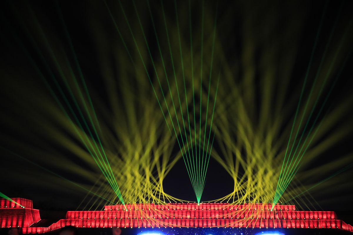 用矩阵相除和逆矩阵两种方法求解线性方程组 (Matlab 代码)