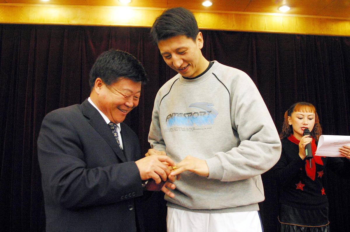 2003年11月14日,辽宁盼盼在辽宁省辽阳市举行2003年-2004年cba联赛壮