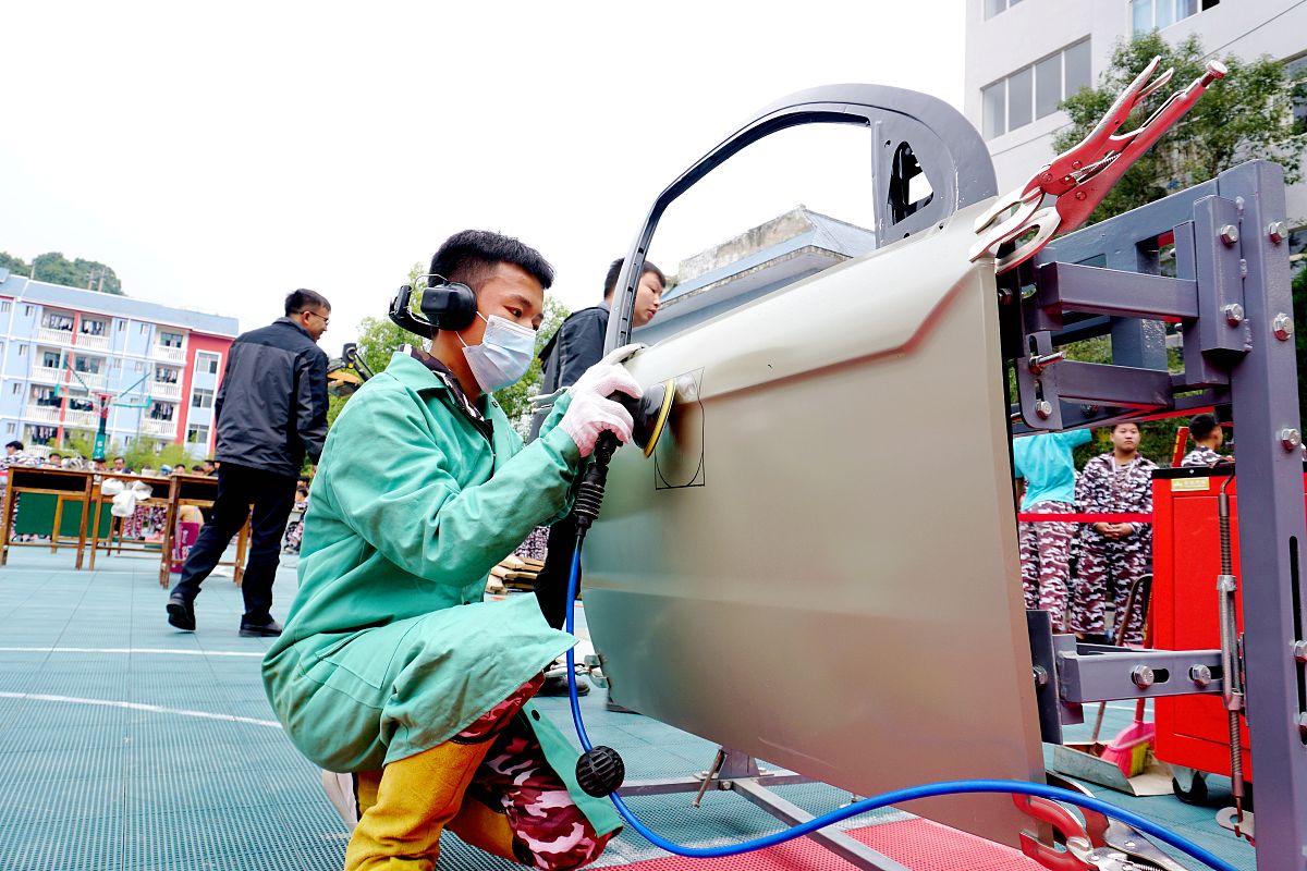 水城县职业技术学校2021年新增专业：机器人、智能制造等热门领域