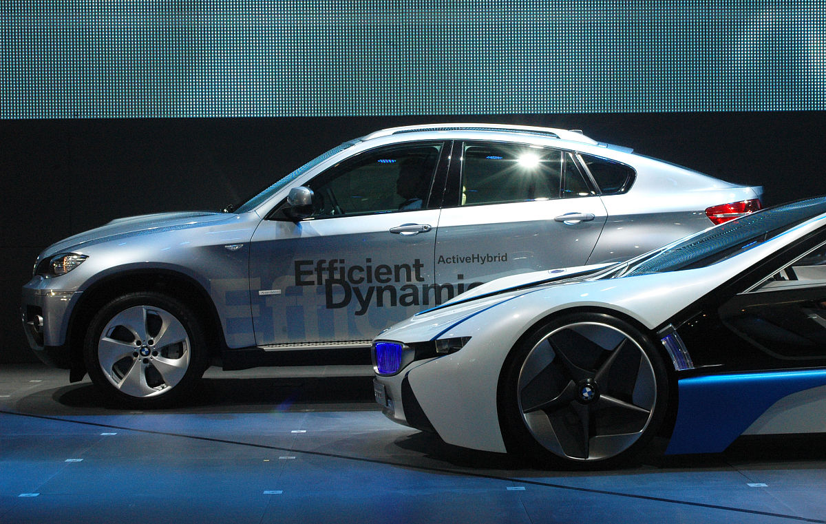 2010年4月23日,北京车展开幕,宝马新能源车型concept activee.