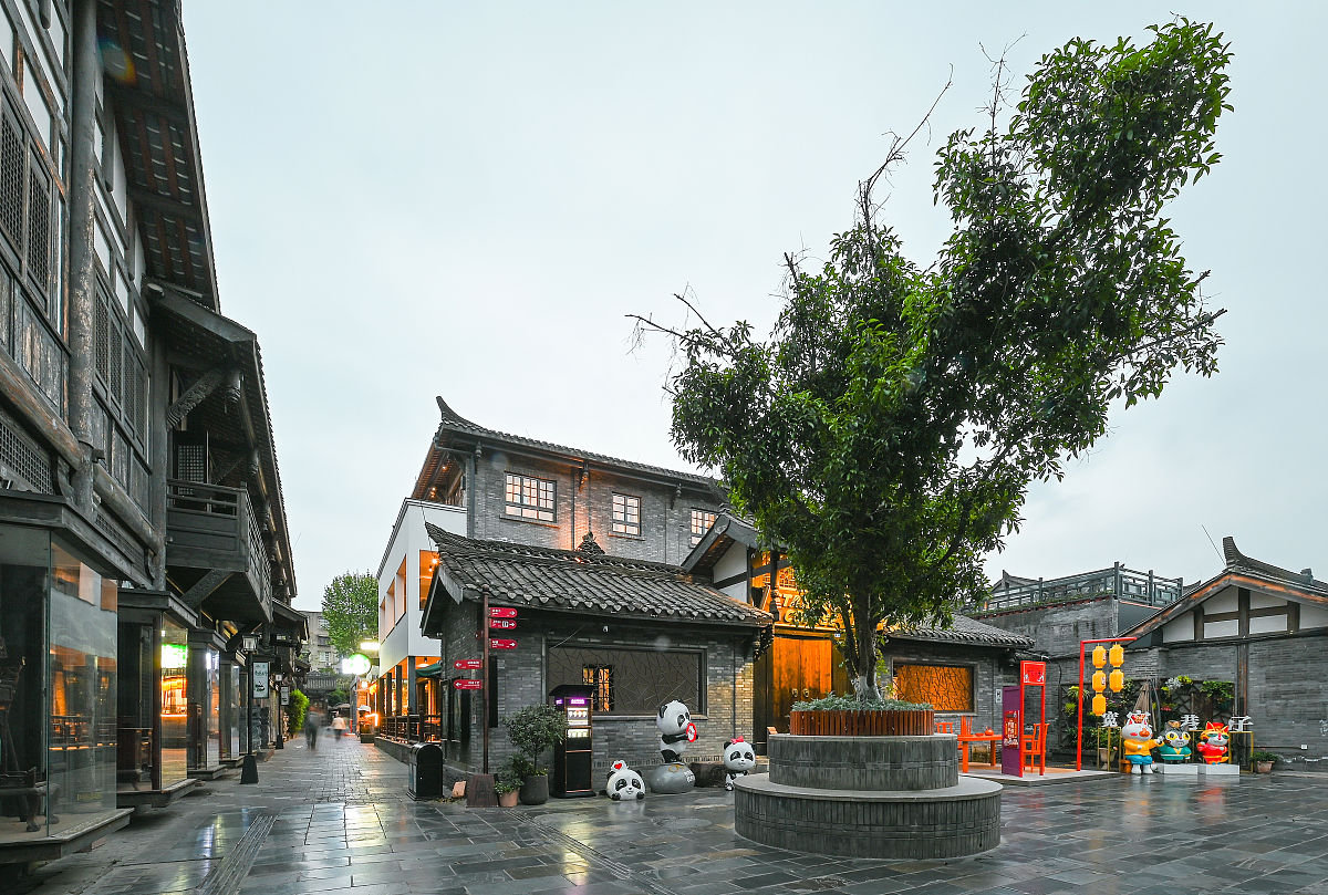 2021年3月31日,成都,宽窄巷子,窄巷子.(如若下载使用,请务必署名:红星