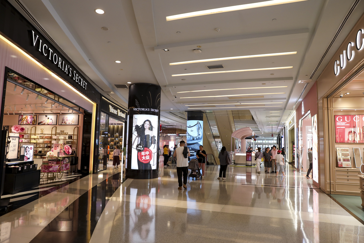 结合万达广场大明宫店销售管理岗位实习的实习生视角,请用自己的理解写万达广场大明宫店的介绍,不能直接抄袭他人观点和概念。 结合万达广场大明宫店销售管理岗位实习的实习生视角,请用自己的理解写万达广场大明宫店的介绍,不能直接抄袭他人观点和概念。