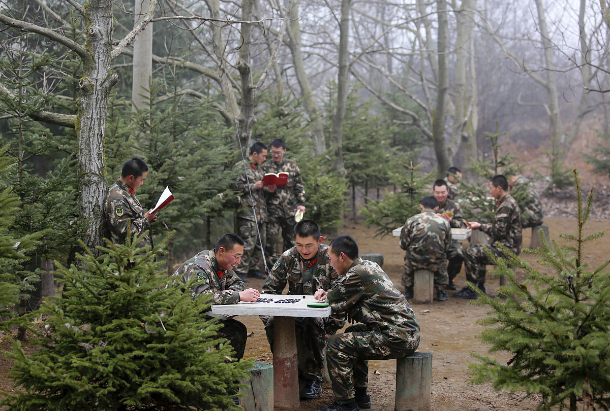 登封举行军事地形学外业实践课：学生按图行进，督导组专项督导