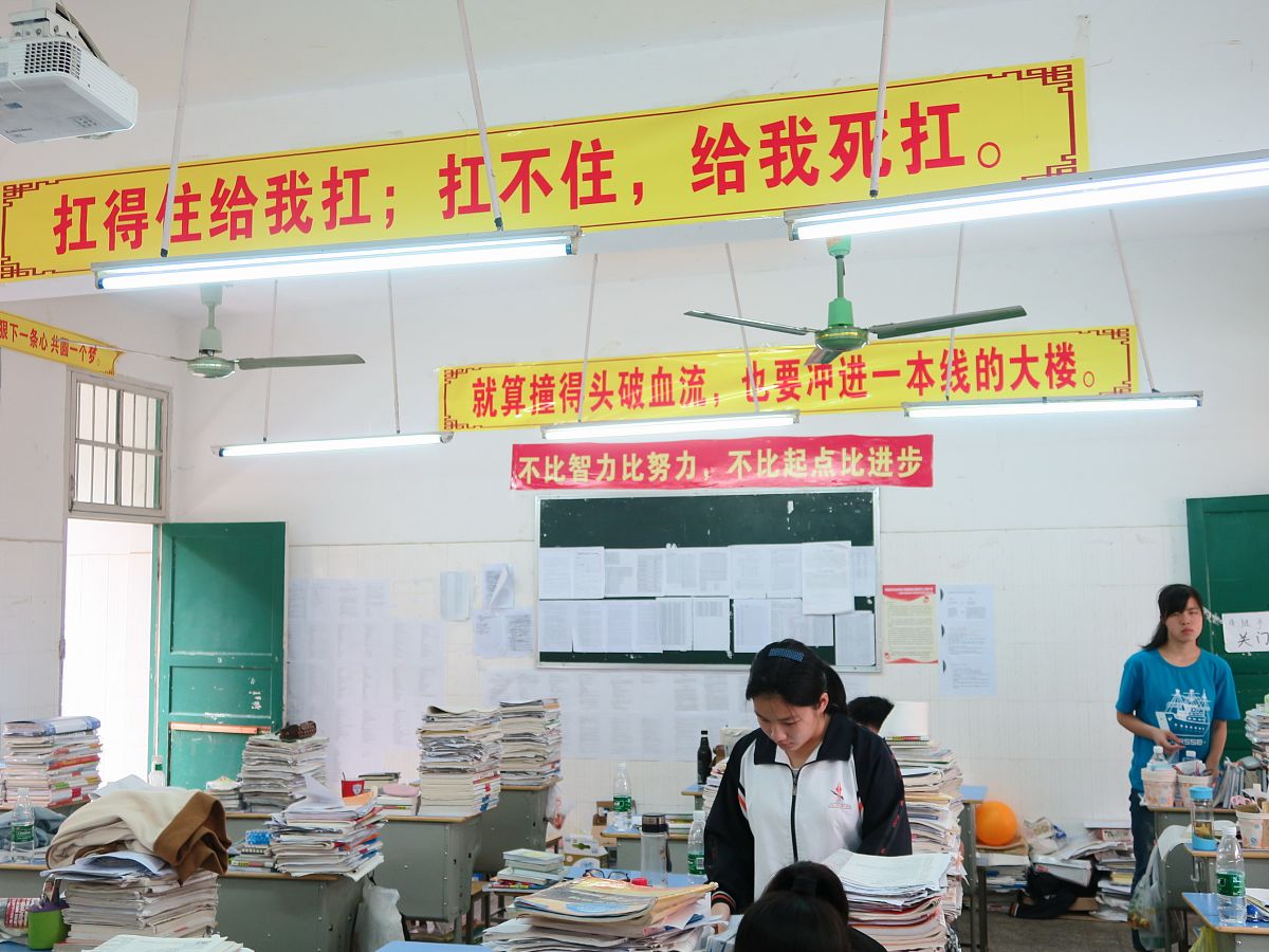 请写一份中考成绩出来后教师对学生的鼓励语