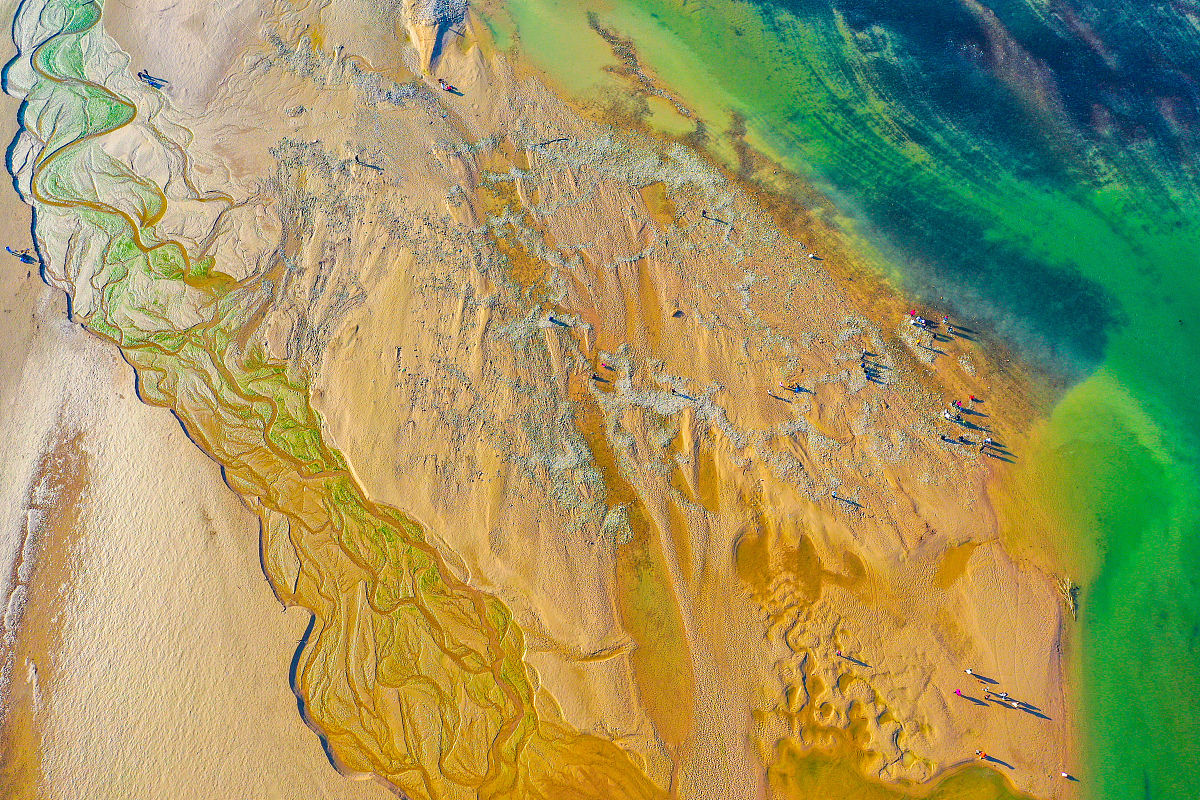 介绍几个卵砾石河床的冲刷模型并分别简述一下不少于500字