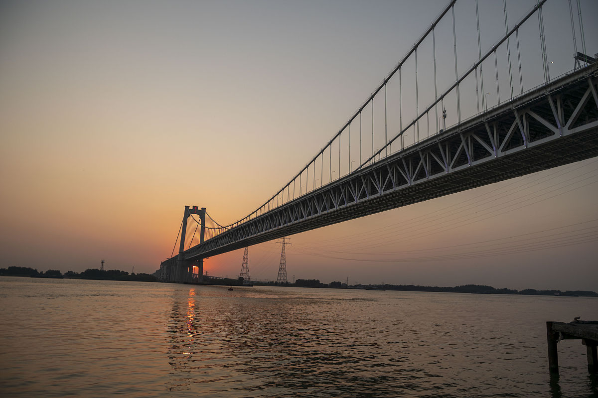 江苏初中生铁路学校选择指南：入学条件、课程设置、就业前景