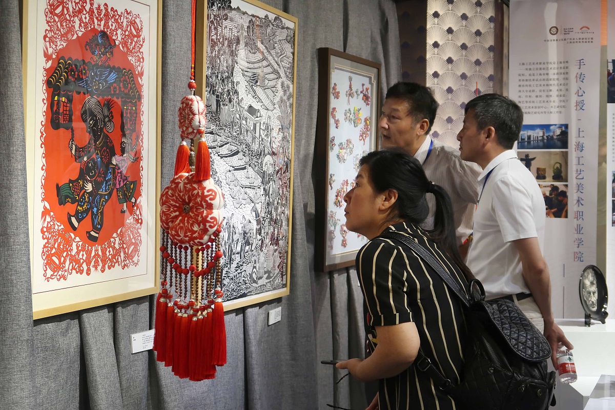 非遗虚拟化策略研究：保护、传承与弘扬传统文化的创新路径