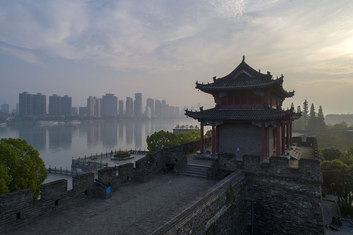 2021年5月29日,湖北襄阳,襄阳古城临汉门景点风光.