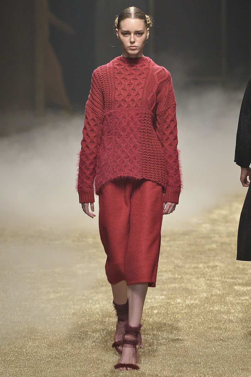 请以探究汉语专业在草地文化传承中的应用及如何使用汉语专业知识和技能来推广和传承草地文化为主题发展一篇三千字论文要求有至少十篇参考文献角色汉语专业选修草地学的大一学生目标结合汉语专业写一篇关于草地文化的论文具体细节探究汉语专业在草地文化传承中的应用和如何使用汉语专业知识和技能来推广并传承草地文化流程输出大纲要求有充分的事例支撑和至少十篇参考文献