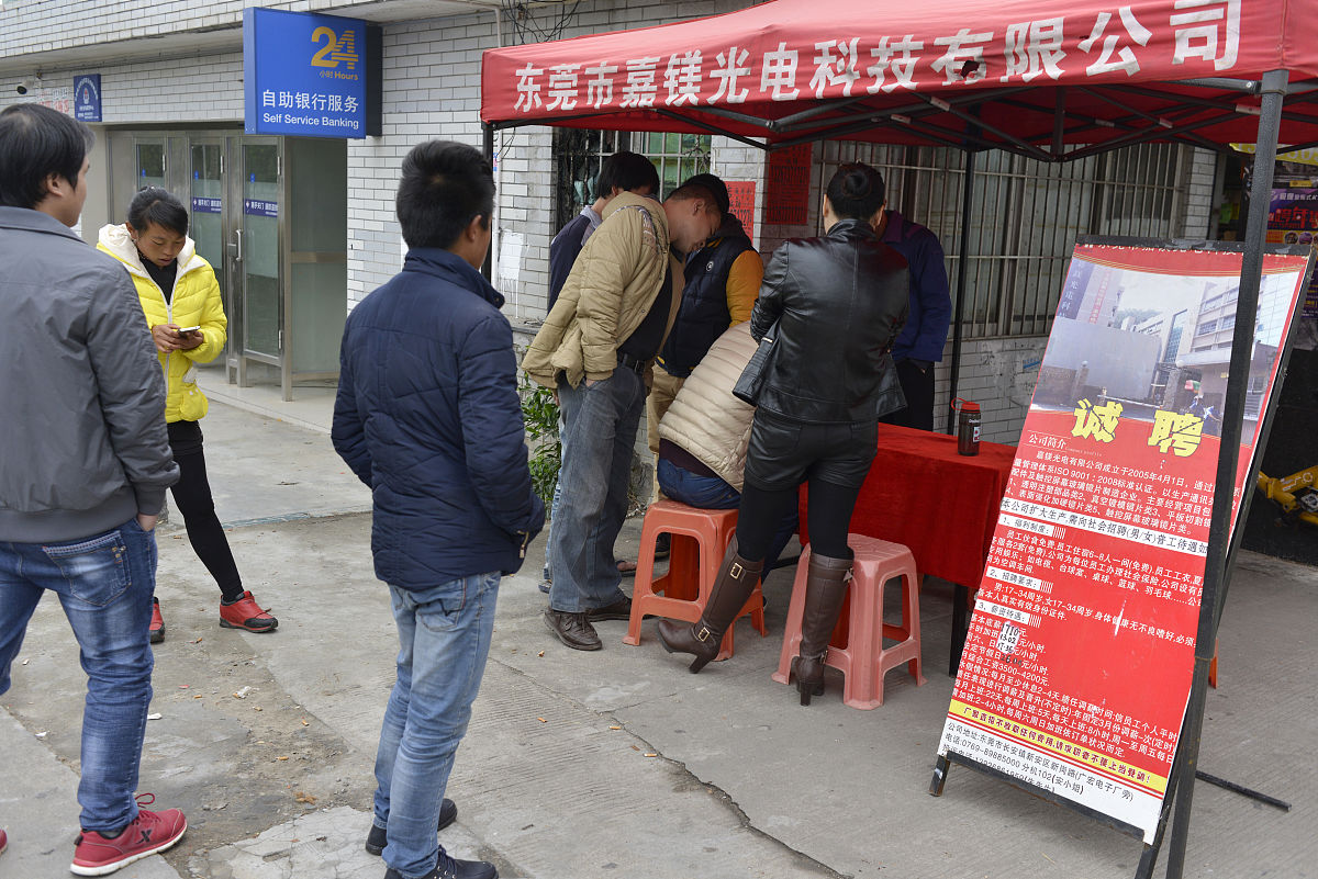 番田镇于2023年3月29日在番田镇人民政府二楼会议室开展专项招工会参会人员主要有各村村支书、包村干部会议主要内容为为镇内工贸企业招聘工人共提供用工岗位42个达成用工意向1个。写一份信息稿写800字。