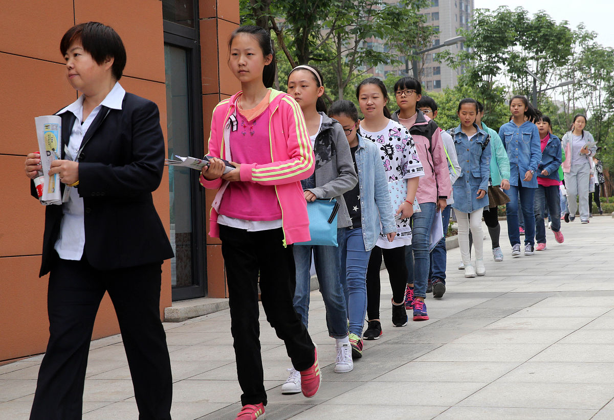 洛阳西工区第二小学最美女教师体育老师贾楠楠的事迹 5000字