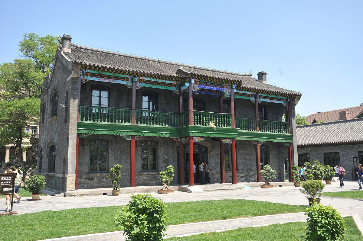 你好请关于沈阳张氏帅府进行考察的文章彰显文化特色以及历史意义不少于2000个字符