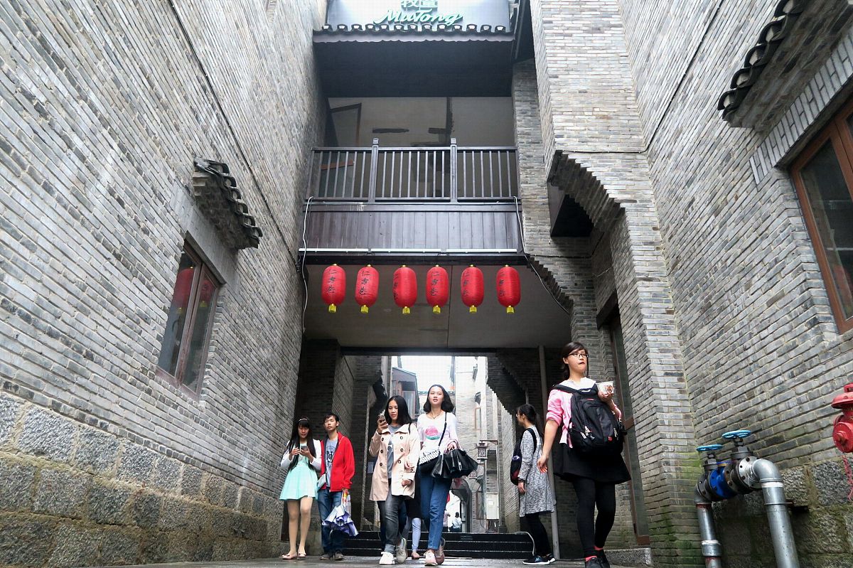 2016年05月01日,广西桂林,正阳东西巷历史文化街区日前开门迎客.游客