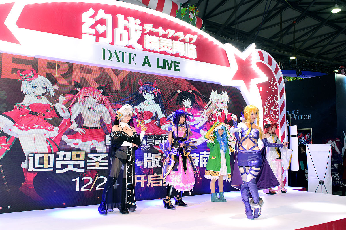 周末的次元动漫活动有三坑走秀 知名嘉宾走路摇还有社团展位bo2官方展位参加活动可以抽奖奖品有原神盲盒漫展门票等