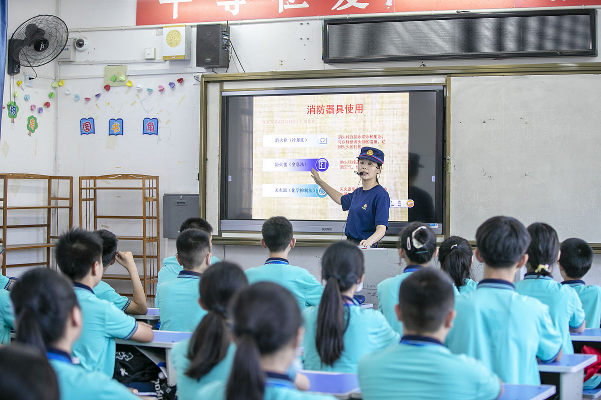 重庆高铁学校安全保障：师生出行安全如何？