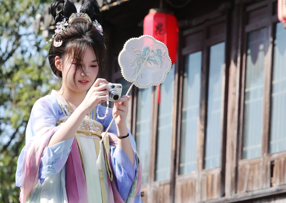 汉服复兴：现状、机遇与挑战