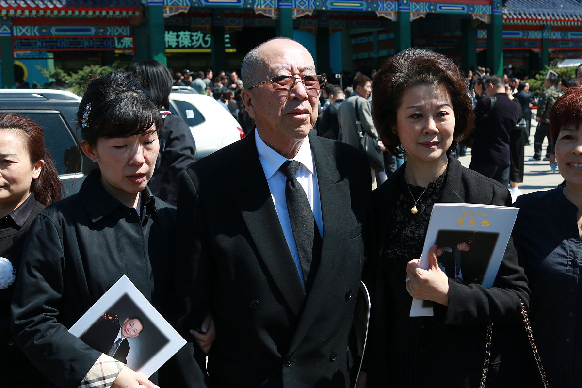 为UP主有山先生撰写头条稿件提纲200字左右