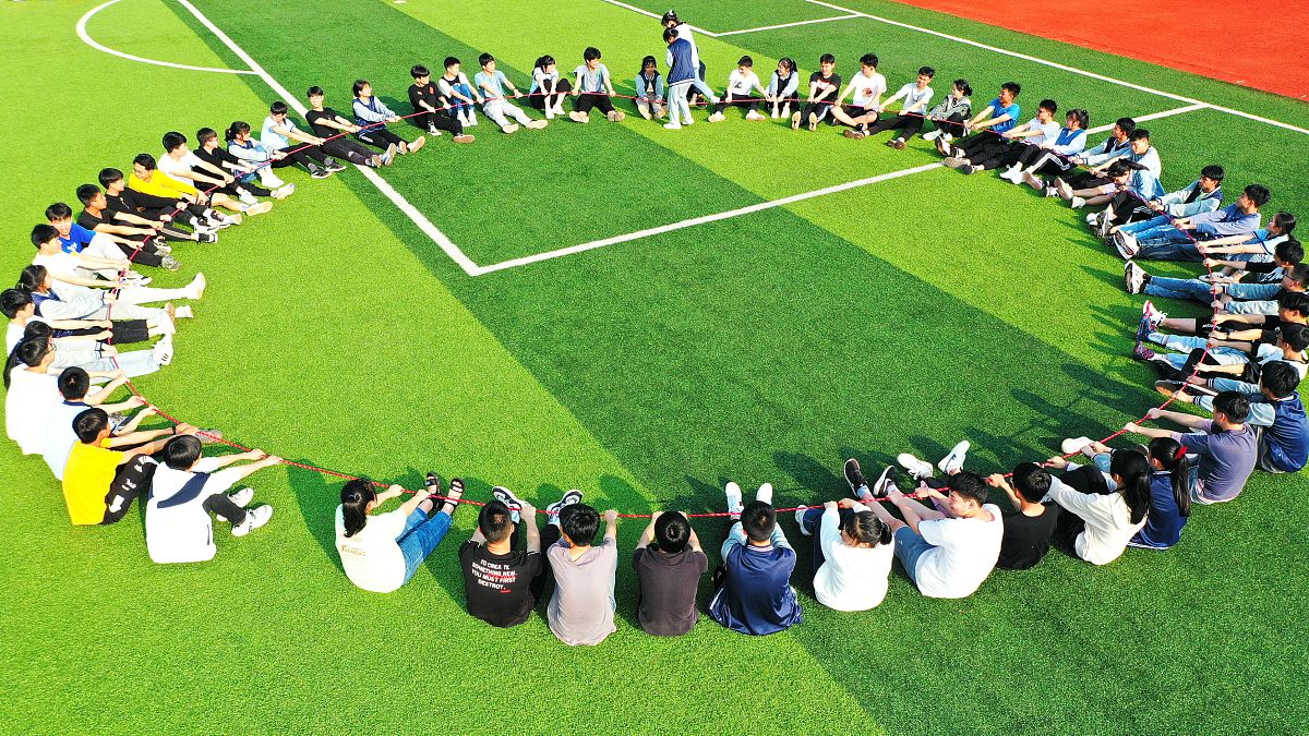 学校心理健康教育研究现状：政策、师资、课程与评估