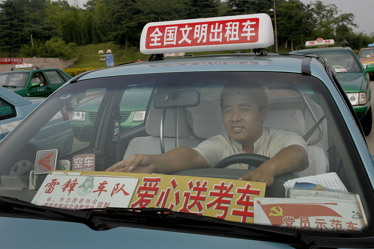 雷锋故事演讲稿：传承雷锋精神，传递爱心
