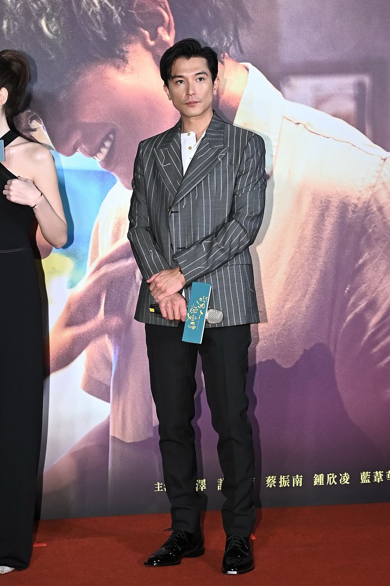 请用宋俊丽名字写个藏头情诗