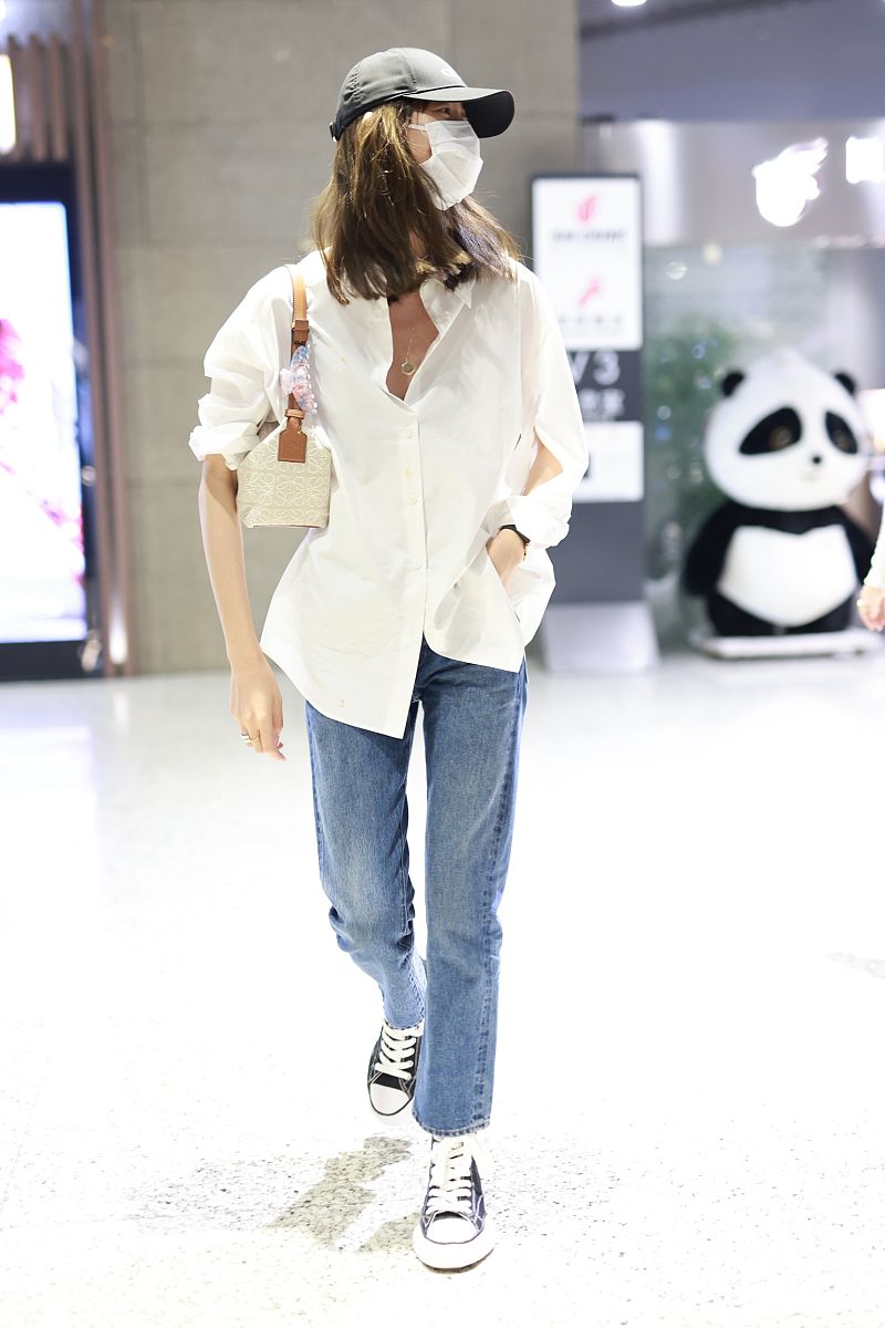 麦昆白尾和黑尾哪个百搭回答+拓展。