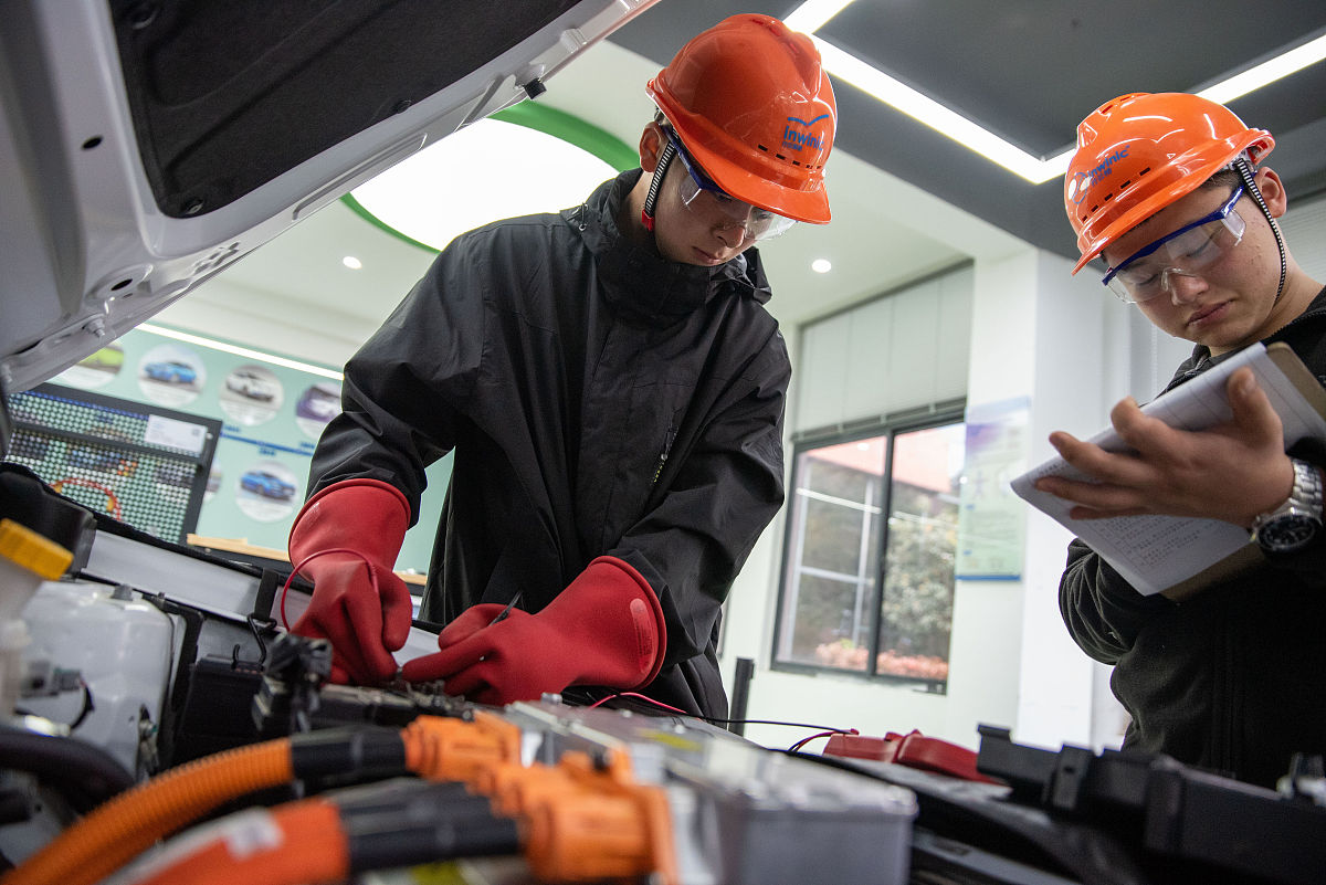 合肥初中女生报考卫校推荐：热门专业、学校及就业前景