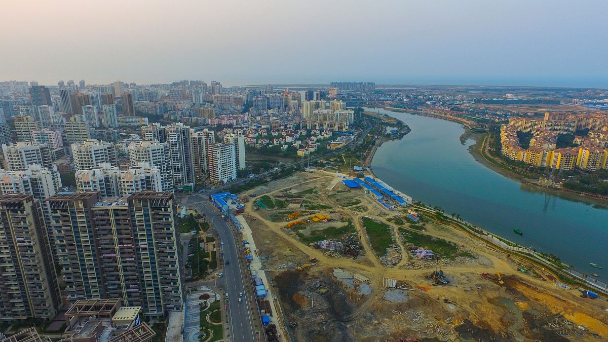 2016年3月9日,航拍海口市海甸溪海,江河交汇,船来船往.