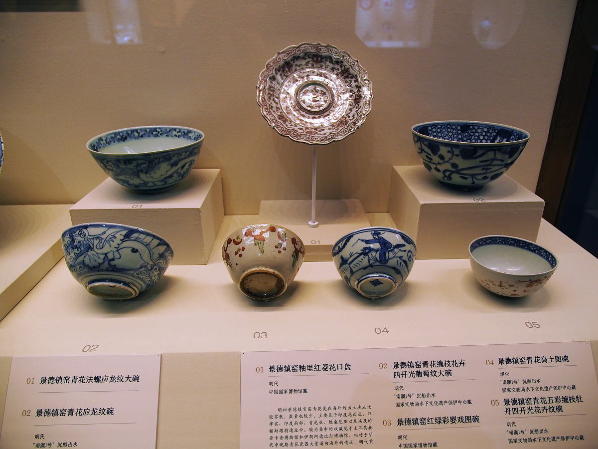 中国瓷器的世界传播与文化影响：从丝绸之路到全球艺术交流