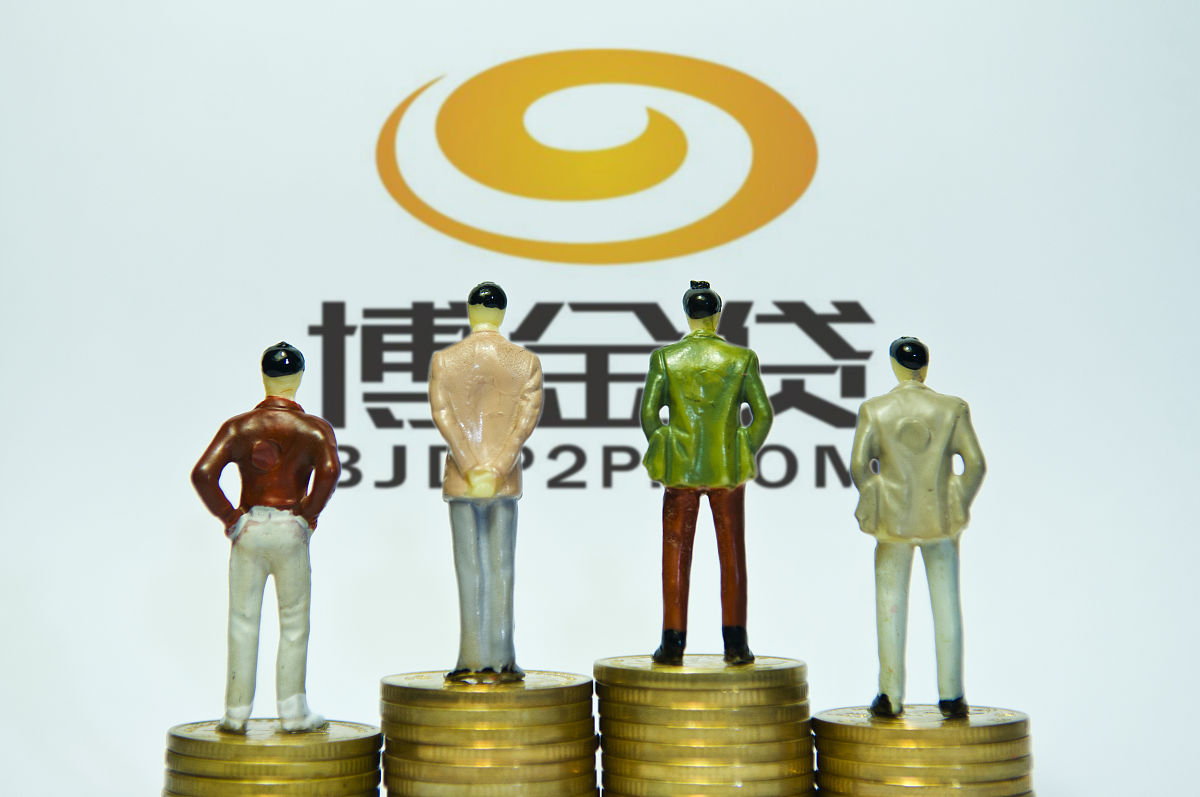 查理·布朗说：寿险顾问是金融稳定的幕后大师。我想象自己和一个保险业界的老顽固一起走在街上他的头顶上写着：投资在我身上是对的因为我协助大家买正确的投资产品。