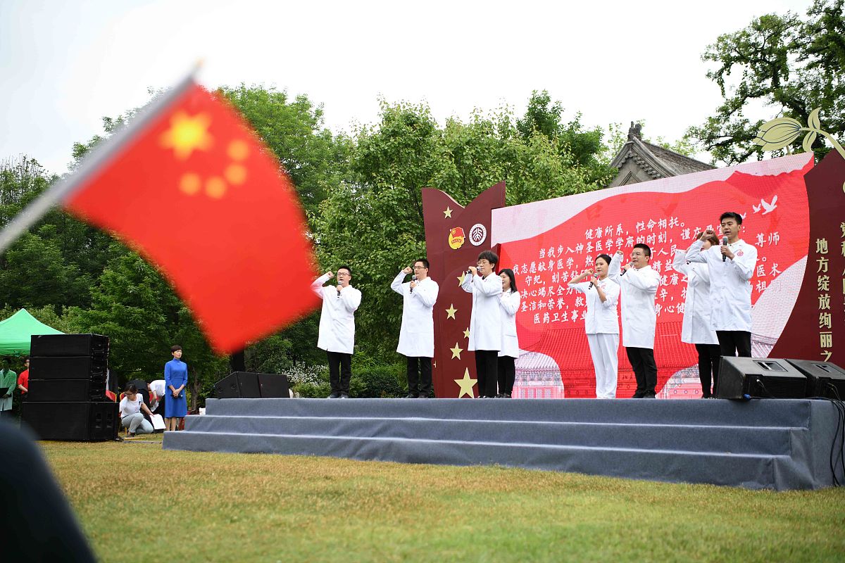 高校爱国主义教育：塑造新时代大学生爱国情怀