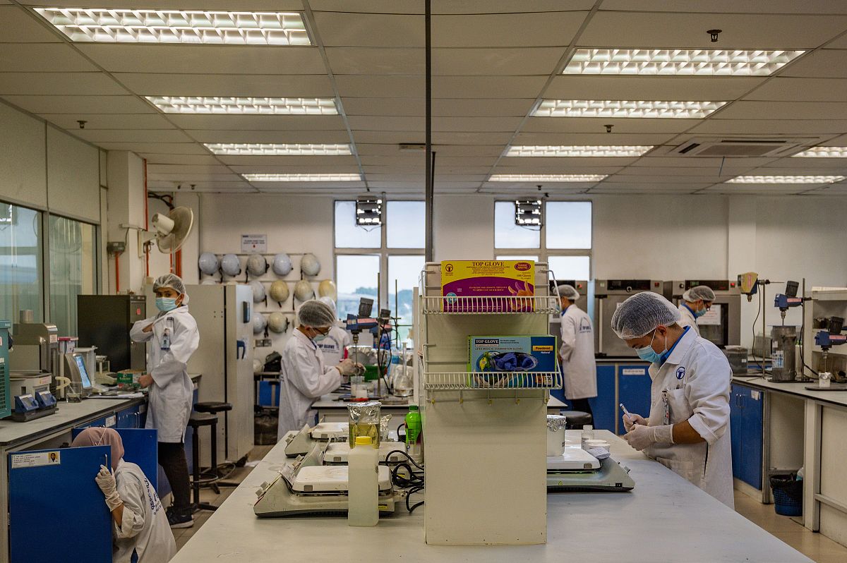 公司员工构成：77人，生产22人，质量19人，研发12人