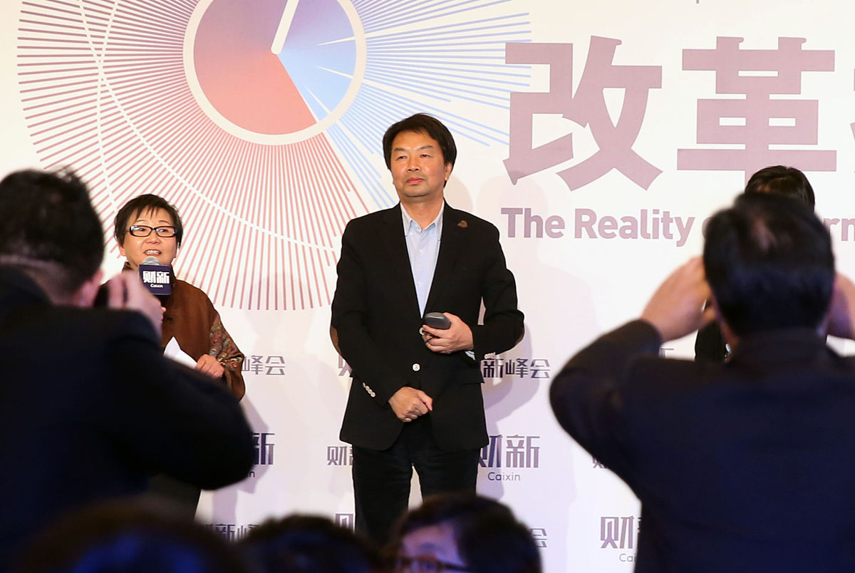 2016年12月02日,北京,中国作家,茅盾文学奖得主刘震云在第七届财新峰