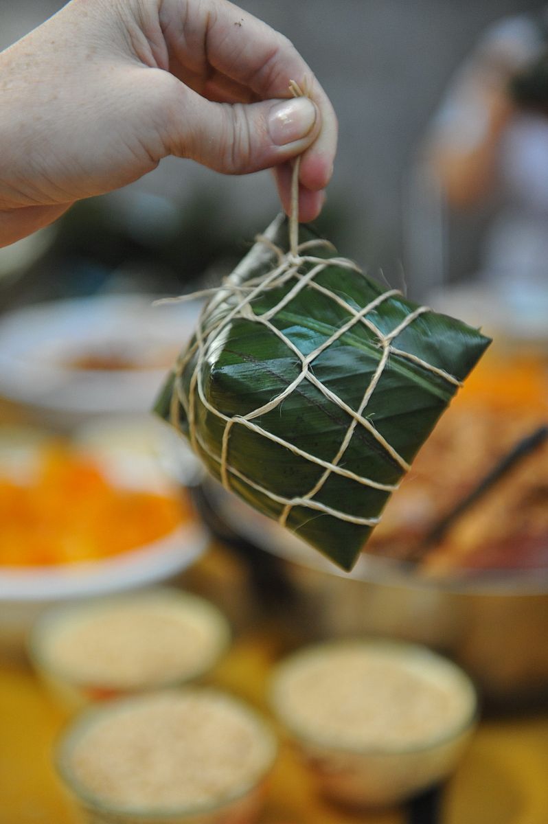 海南年味：椰子叶装饰、特色美食和传统庆祝活动