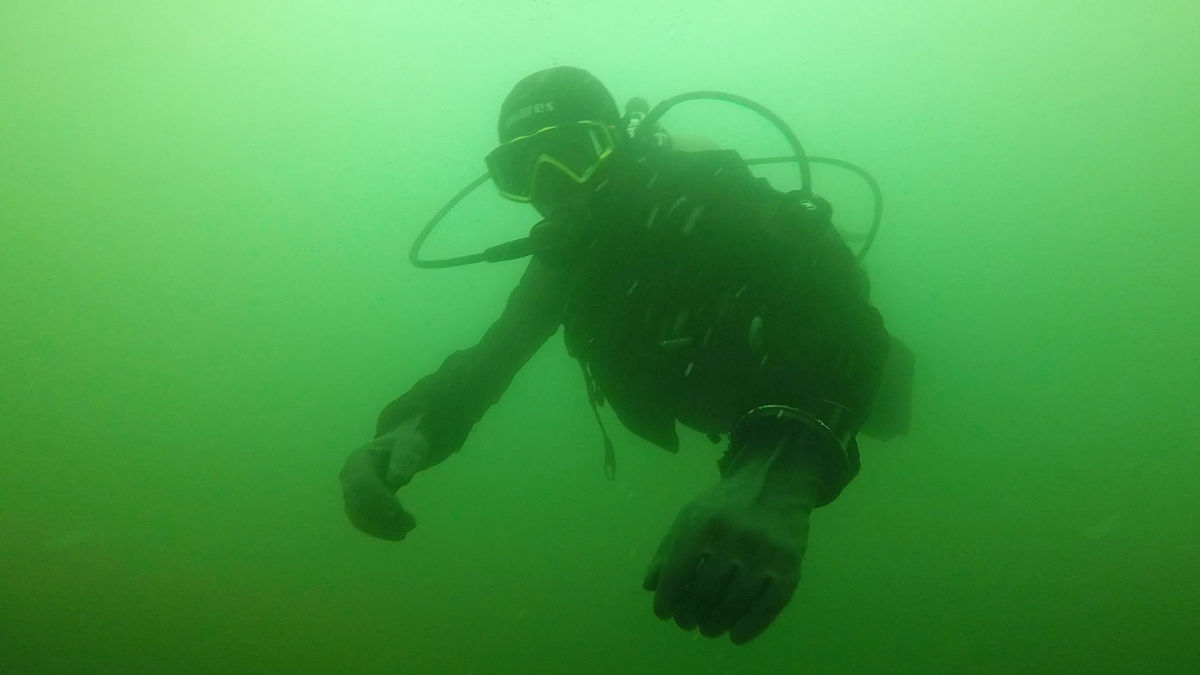 标准大气压与潜水10米水压对比：深度与压力关系