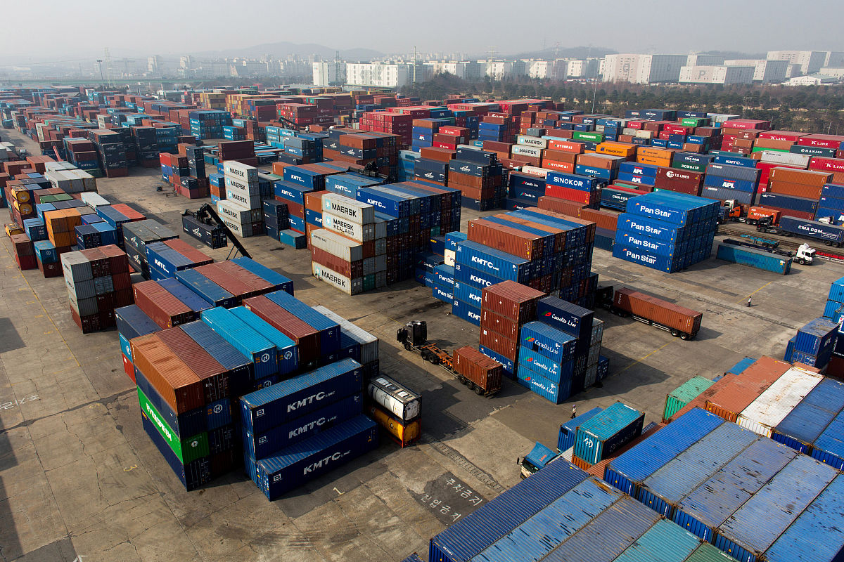 帮我写一个王阿集32岁生日逐次500字需要写到他艰苦创业辛苦做鸭为事业奉献自己的屁股