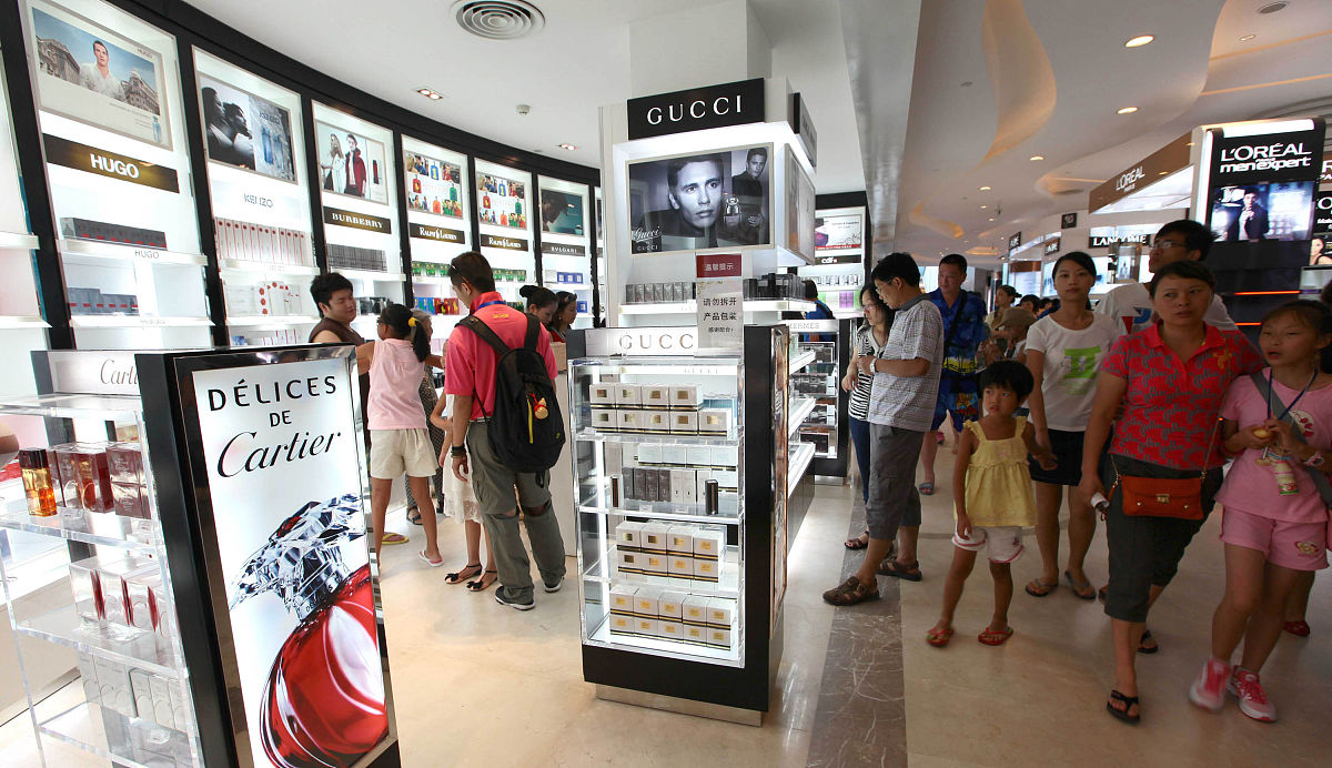 海南免税店带货海南免税店是中国唯一的离岛免税购物天堂可以购买到很多国际知名品牌的商品价格比国内便宜很多。如果您需要海南免税店带货可以通过以下方式：1 在海南免税店购买商品后选择邮寄到您的地址。2 在海南免税店购买商品后选择空运到您的城市然后由当地的代理商或快递公司送货上门。3 在海南免税店购买商品后选择在您的航班上带回来。无论哪种方式都需要提前联系海南免税店进行预定和付款。同时需要了解海南免税店的