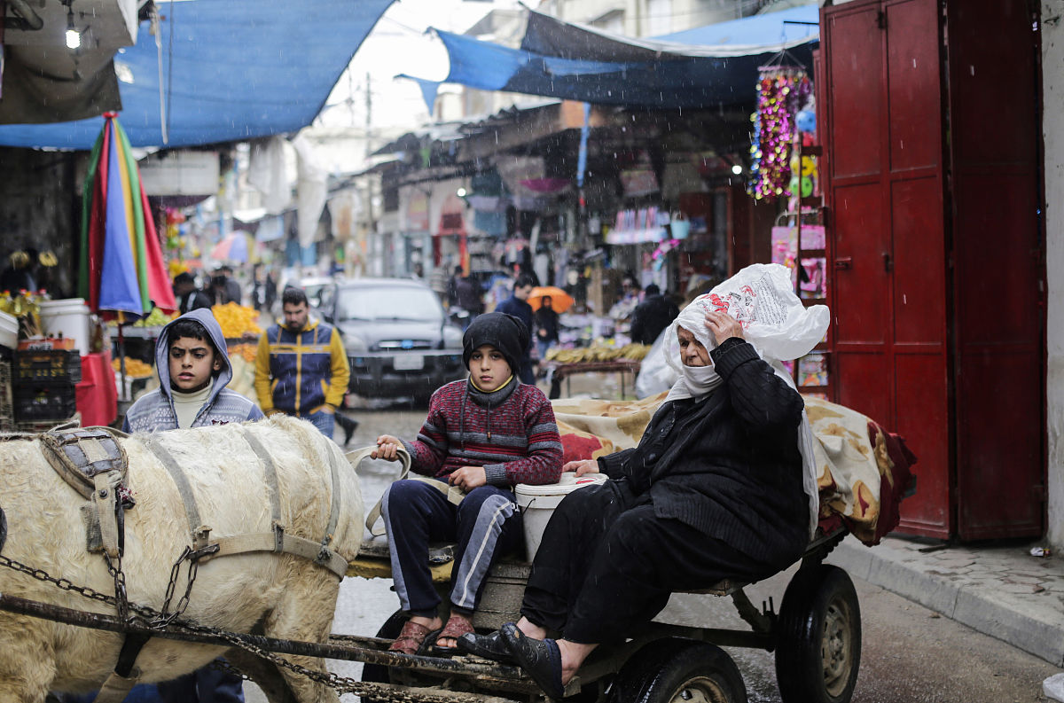 当地时间2020年1月22日,加沙,雨天扎维耶市场仍然正常营业.gaza city,