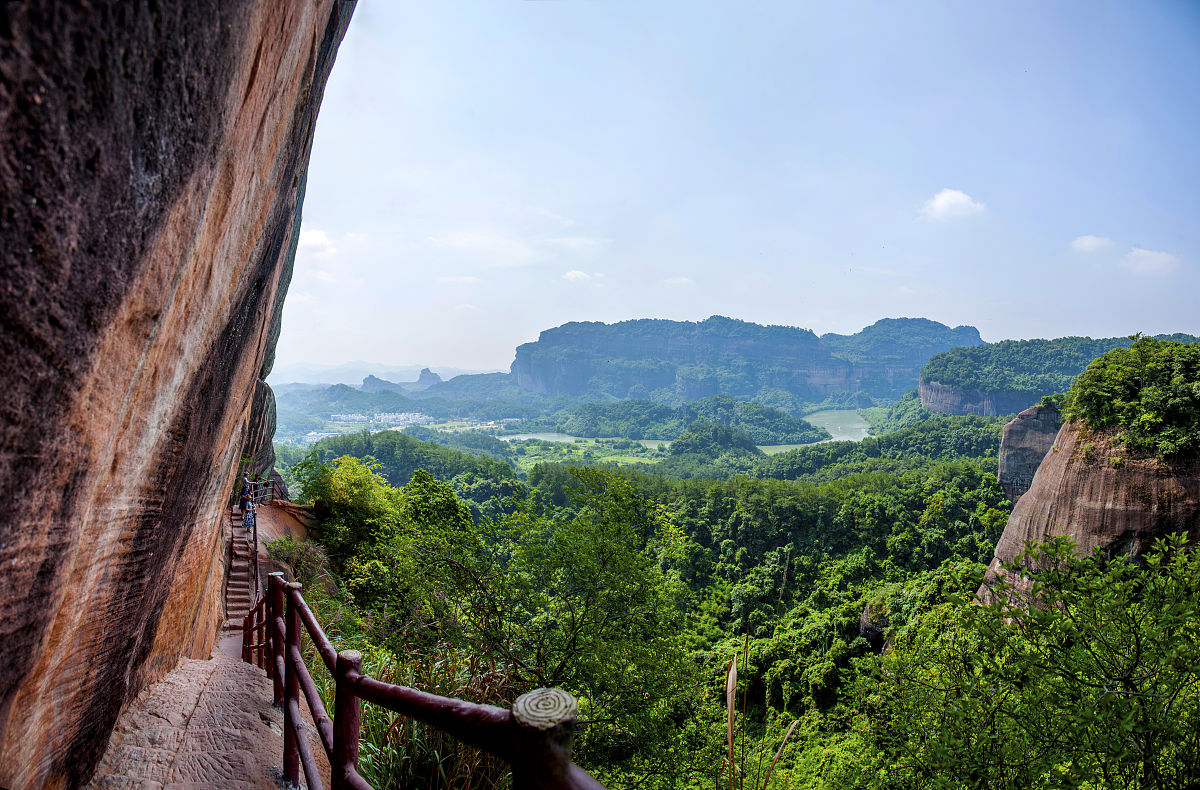 韶关丹霞山开发问题及解决方案：提升管理，优化体验