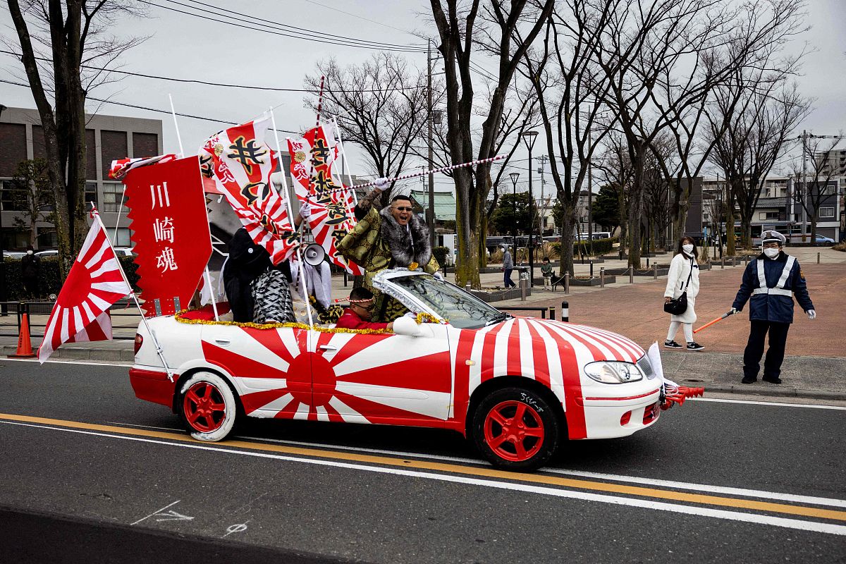 当地时间2022年1月10日,日本神奈川县,当地为20岁的年轻人举办成人礼